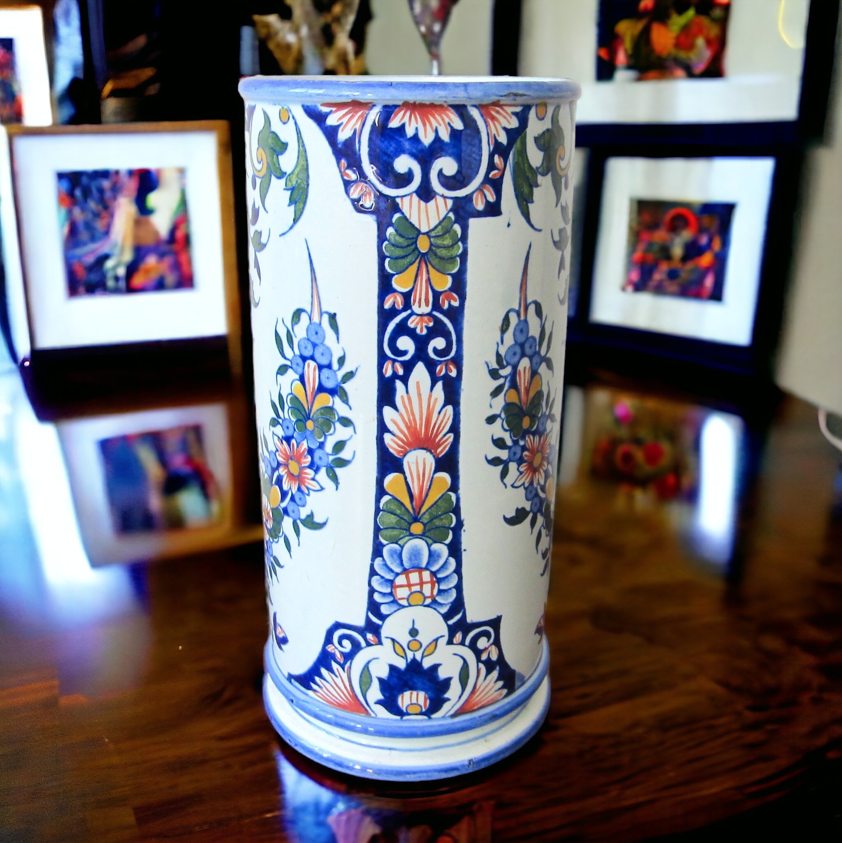 Gien. Vase rouleau en faïence décor Rouen, XIXe siècle