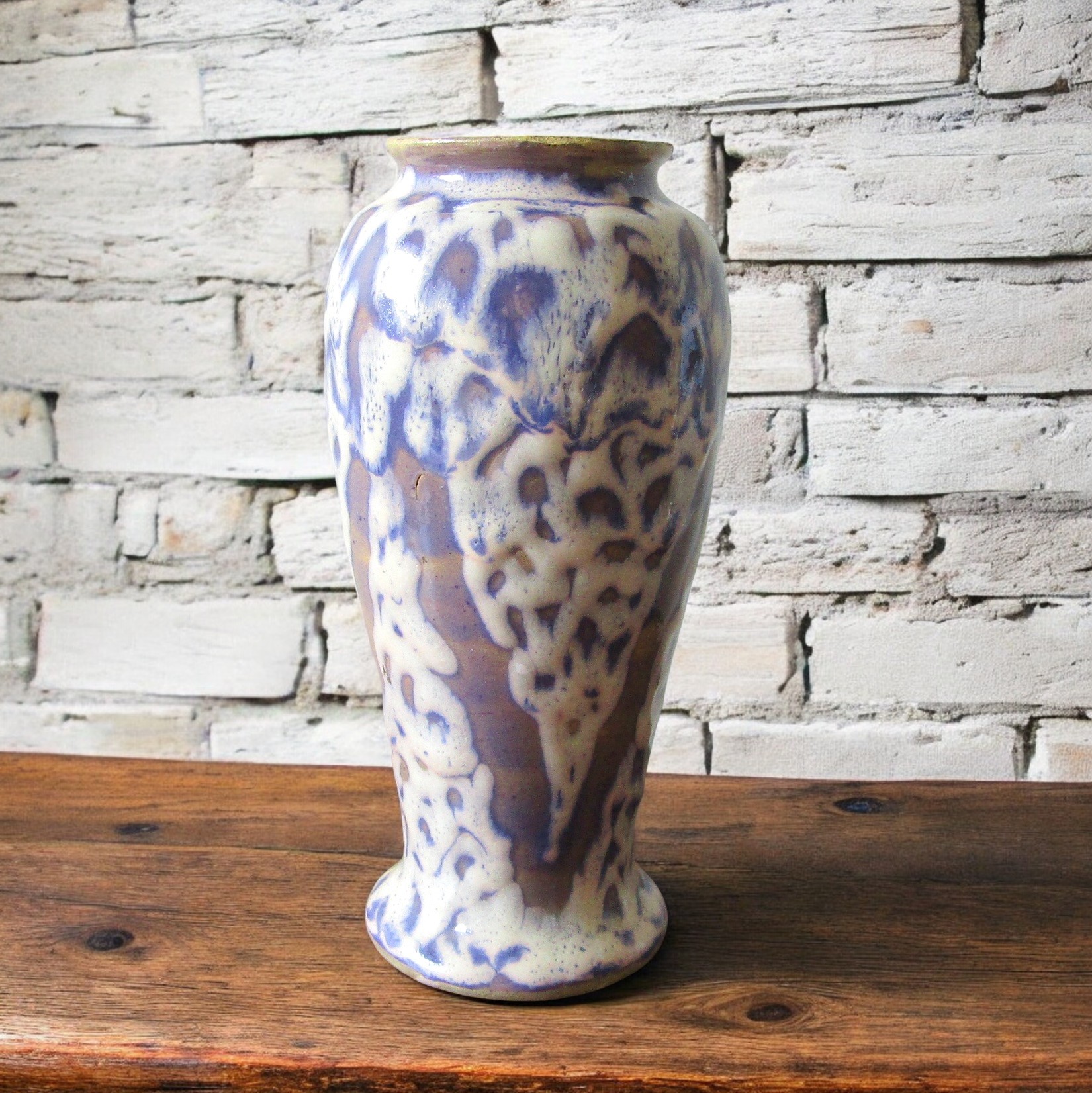Angoulême. Alfred Renoleau. Rare vase en faïence motif léopard, XIX-XXe