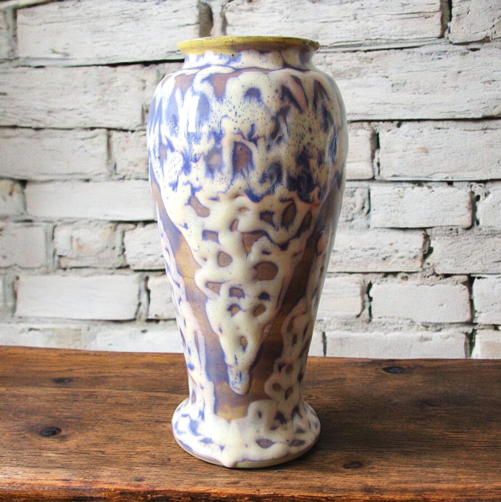Angoulême. Alfred Renoleau. Rare vase en faïence motif léopard, XIX-XXe