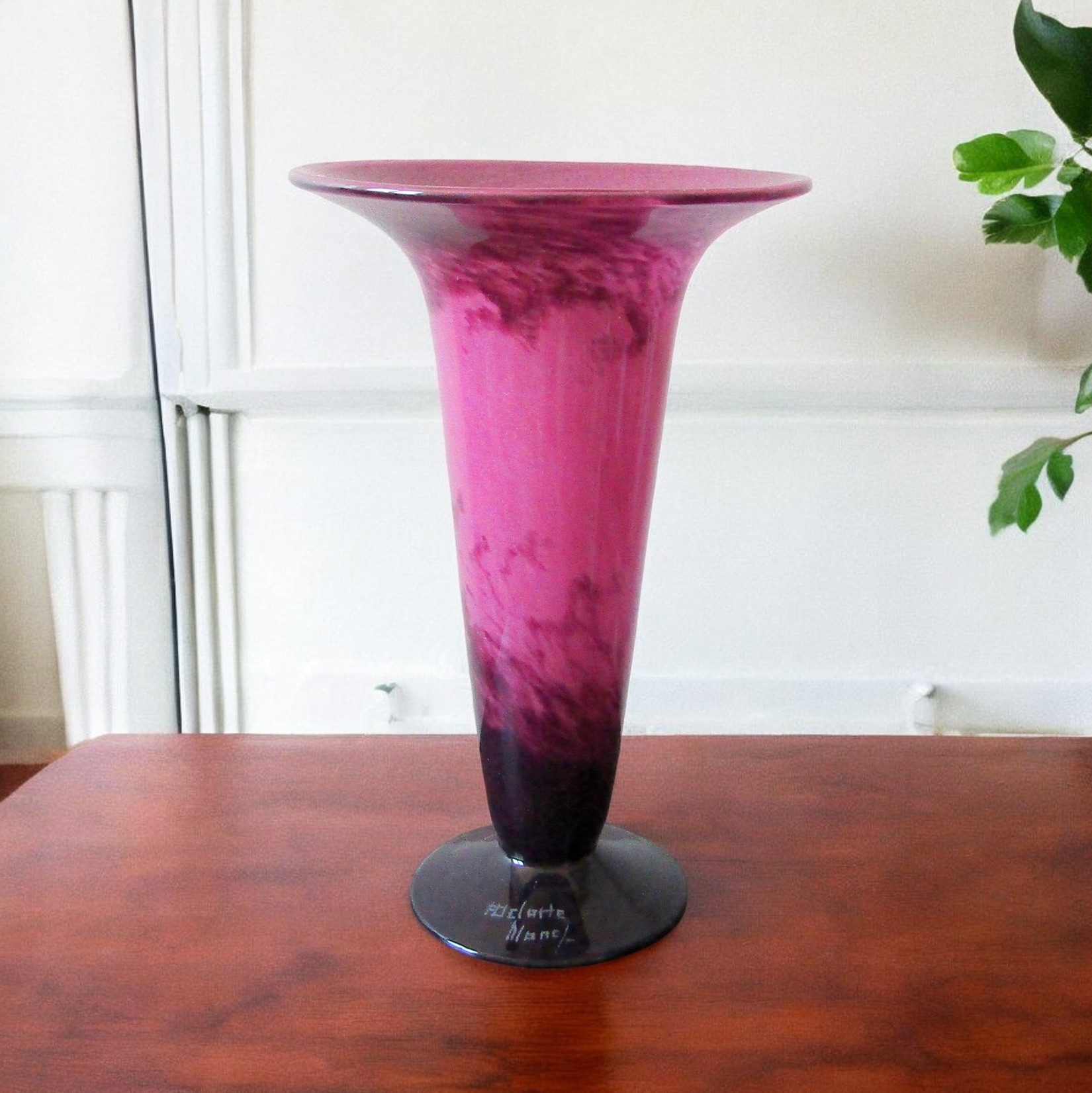 A. Delatte. Nancy. Vase en verre soufflé à décor de projection de poudres colorées, début XXe siècle
