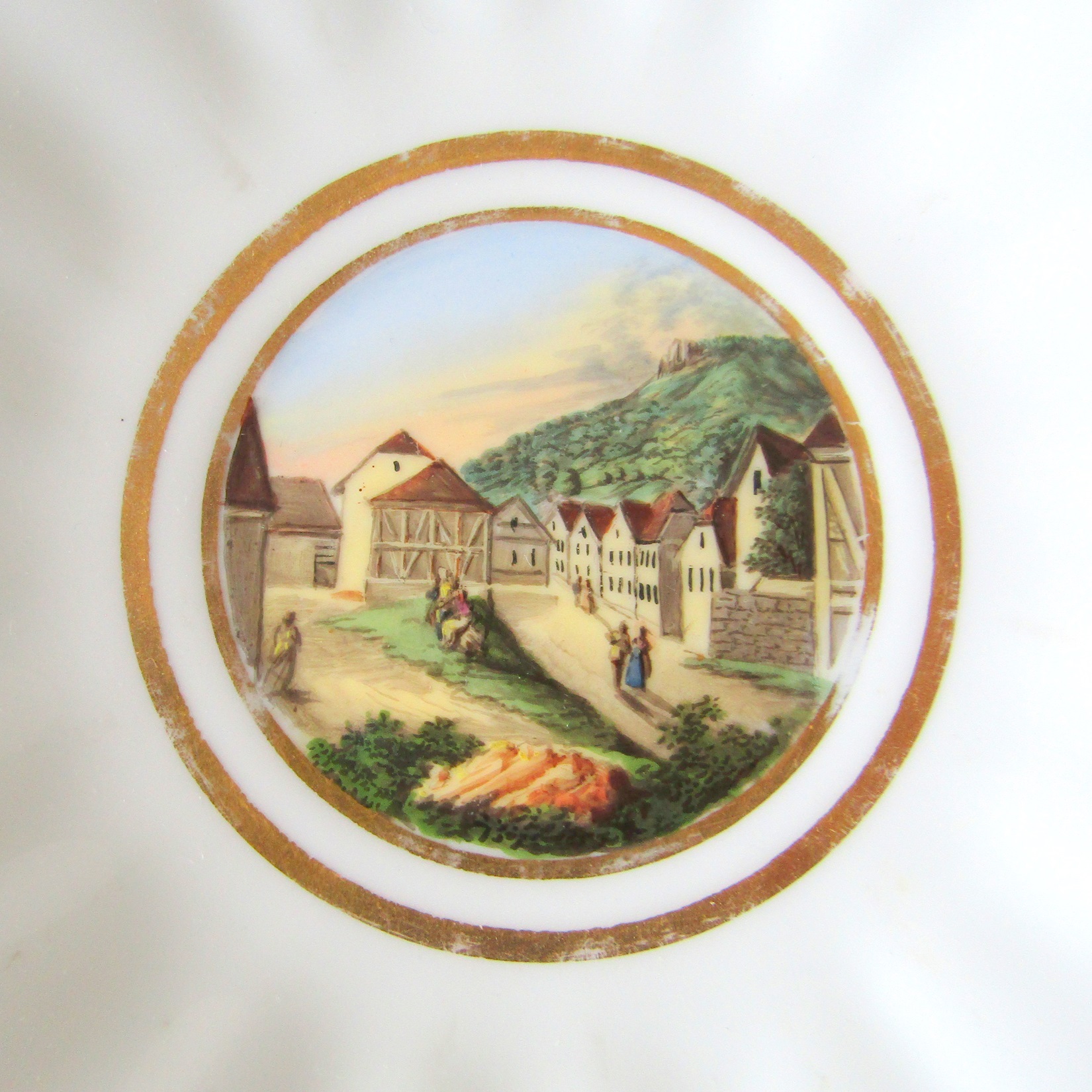 KPM Berlin. Tasse en porcelaine à décor polychrome de paysages, début XXe siècle