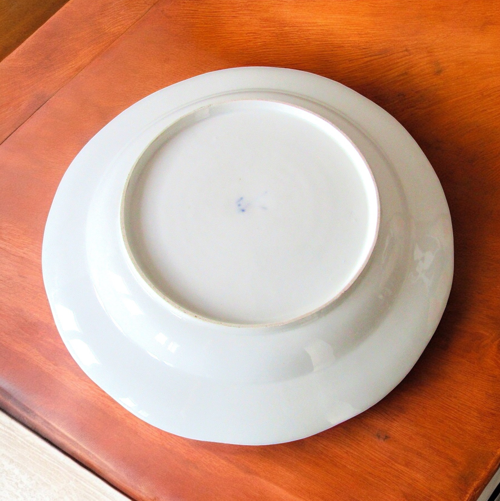 Meissen. Assiette en porcelaine à décor polychrome de fleurs, XVIIIe siècle