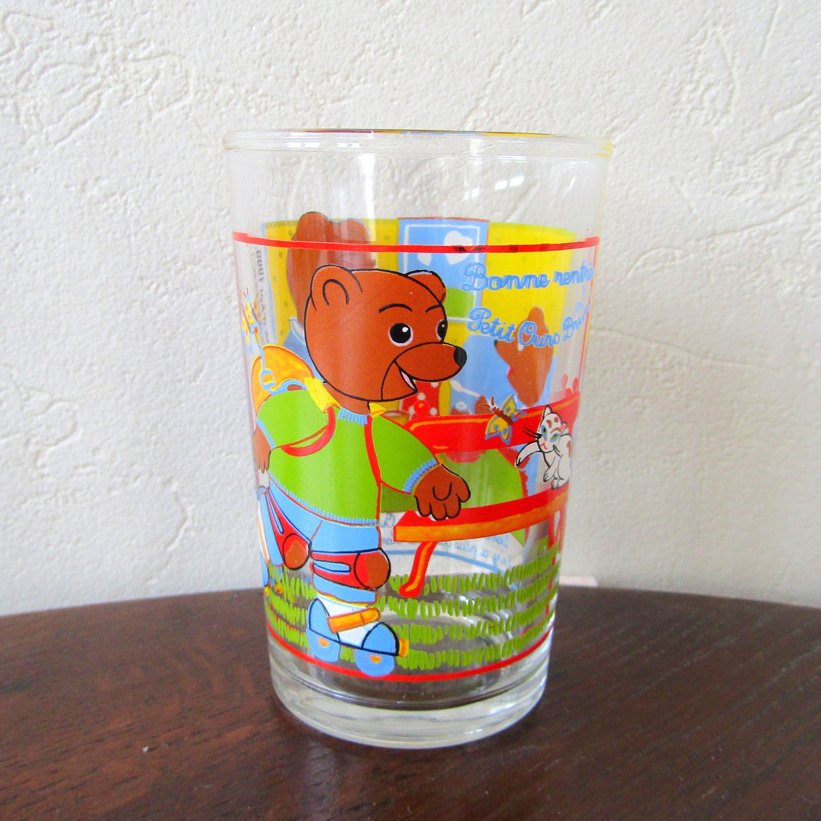 Verre à moutarde Amora. Petit Ours. Pomme d\'Api Danièle Bour. Bayard 1999