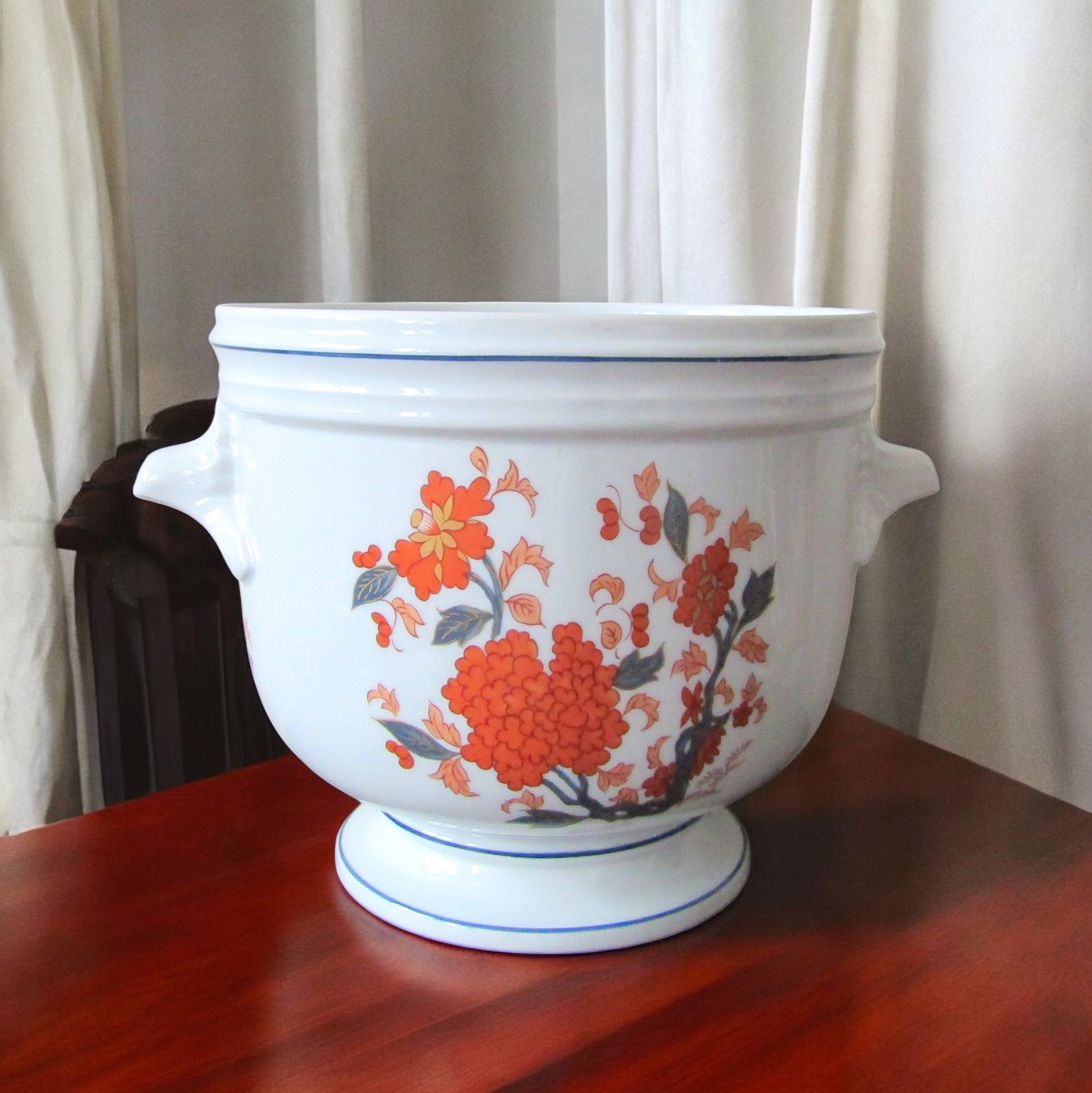 Porcelaine de Paris. Important cache-pot rafraichissoir en porcelaine Yunam