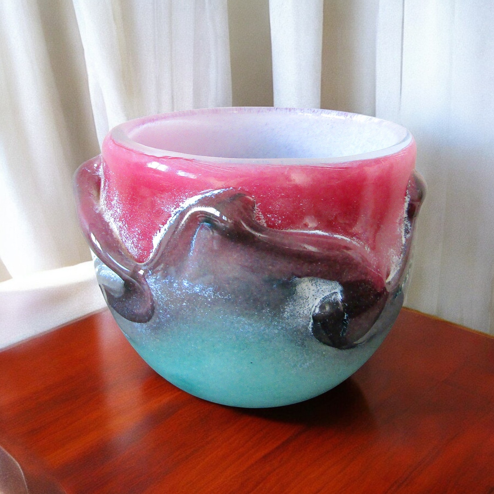 Patrick Lepage (1949). Coupe en verre soufflé à décor dinclusions, XXe siècle
