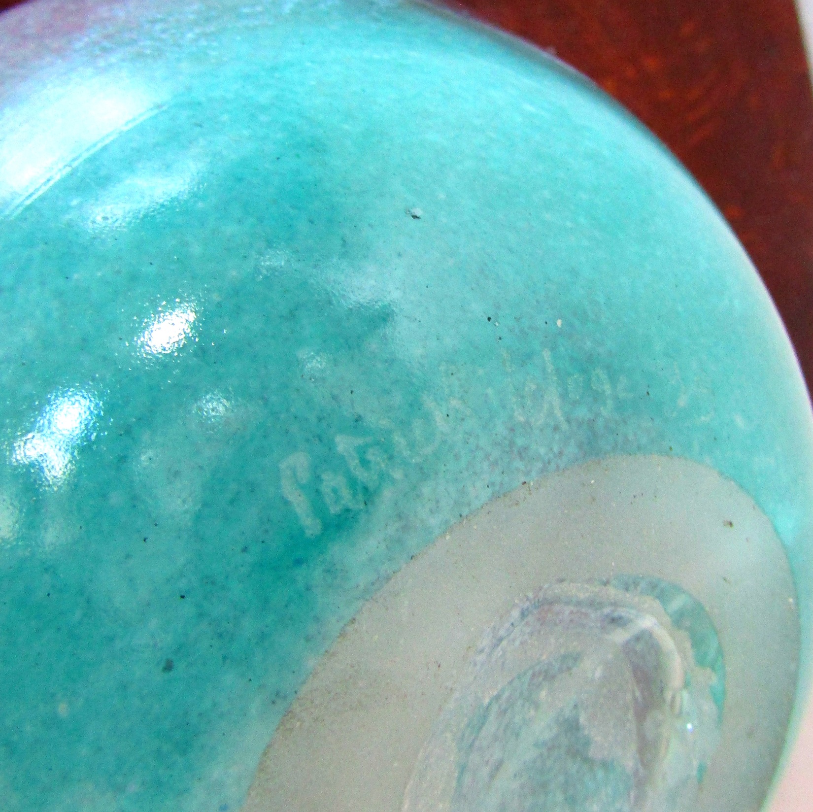 Patrick Lepage (1949). Coupe en verre soufflé à décor dinclusions, XXe siècle