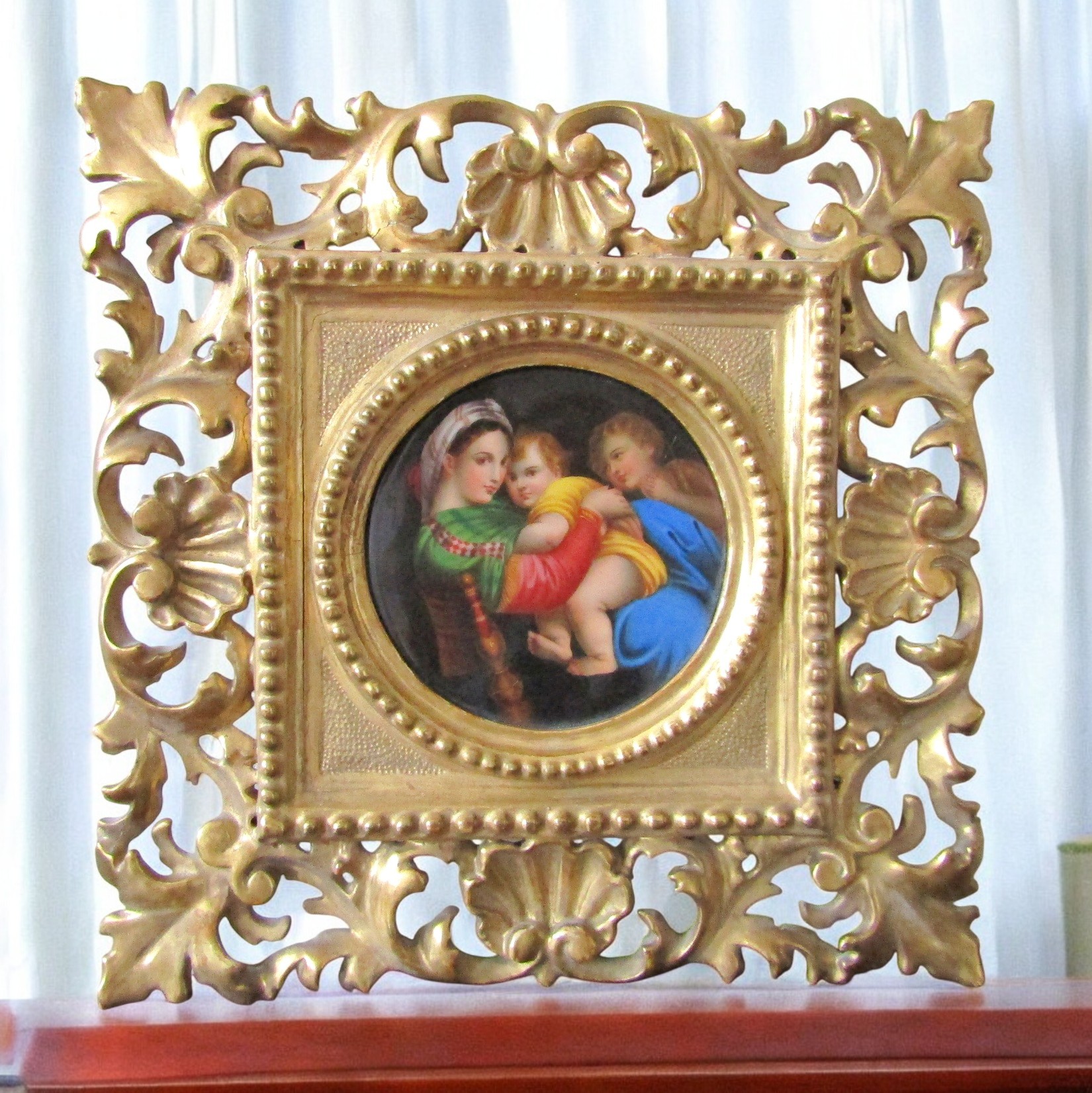 Paris. Plaque en porcelaine La Vierge à la chaise d\'après Raphaël, XIXe siècle