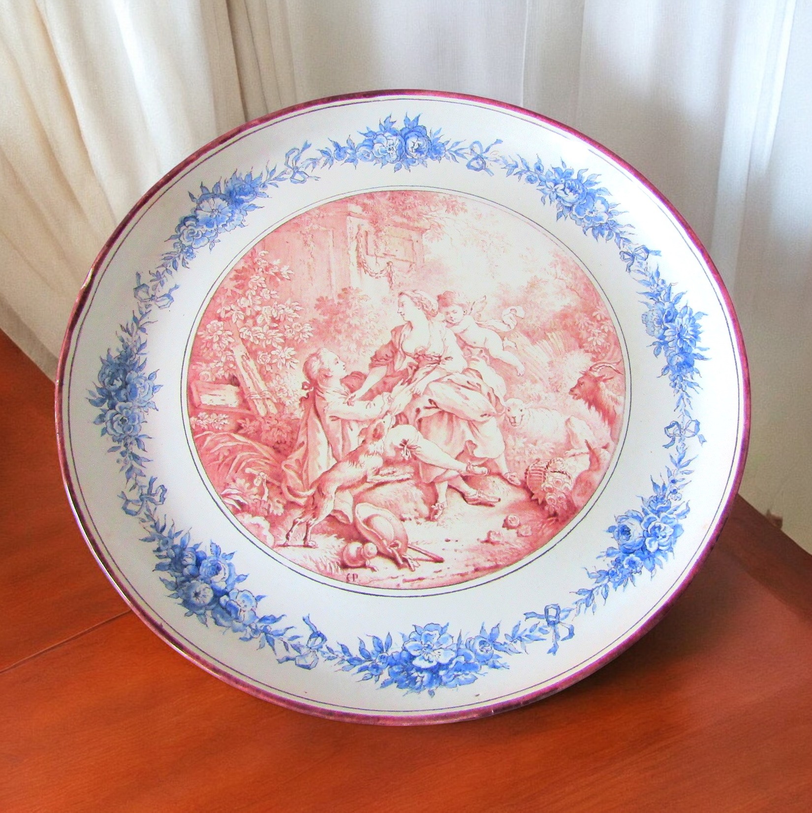 Paris. Hippolyte Pinart (1808-1871). Plat en faïence à décor d\'une scène galante, XIXe siècle