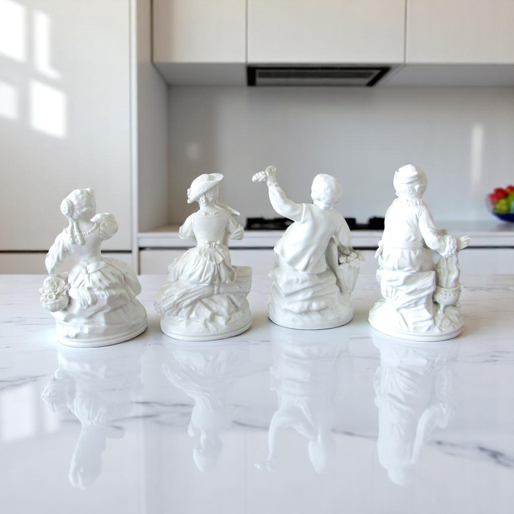 Berlin. 4 figures en porcelaine blanche représentant les 4 saisons, fin XIXe siècle