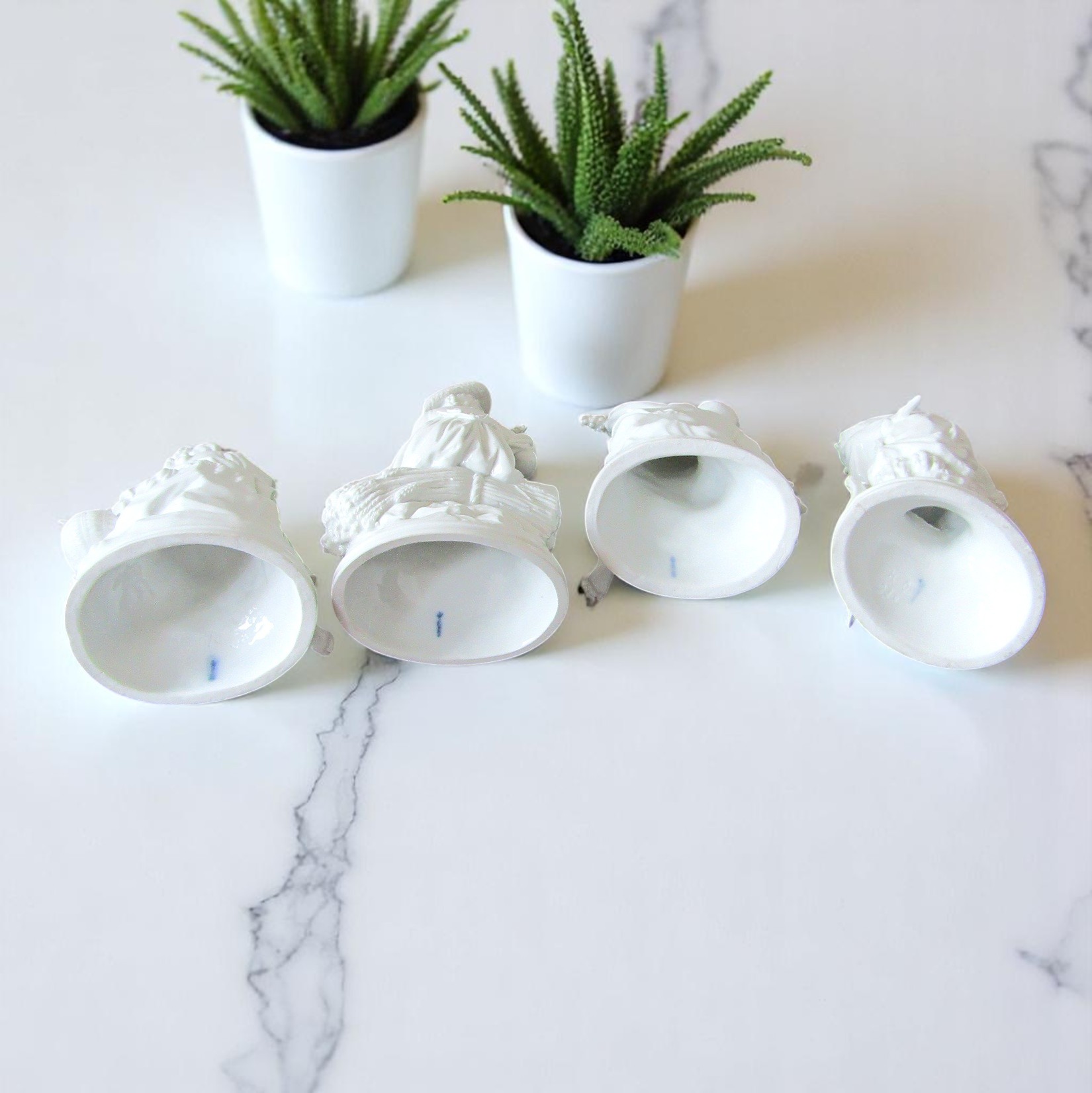 Berlin. 4 figures en porcelaine blanche représentant les 4 saisons, fin XIXe siècle