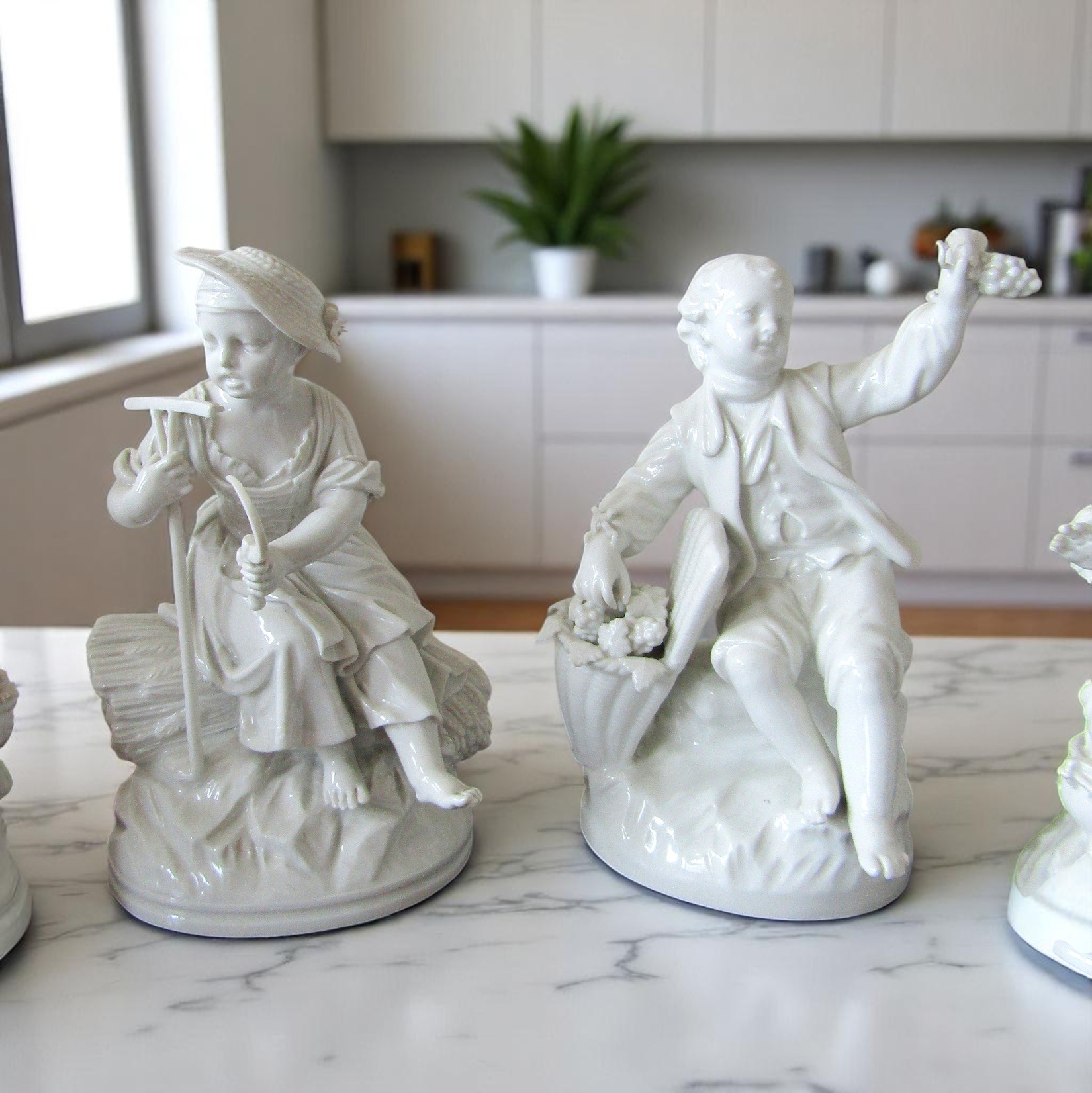 Berlin. 4 figures en porcelaine blanche représentant les 4 saisons, fin XIXe siècle