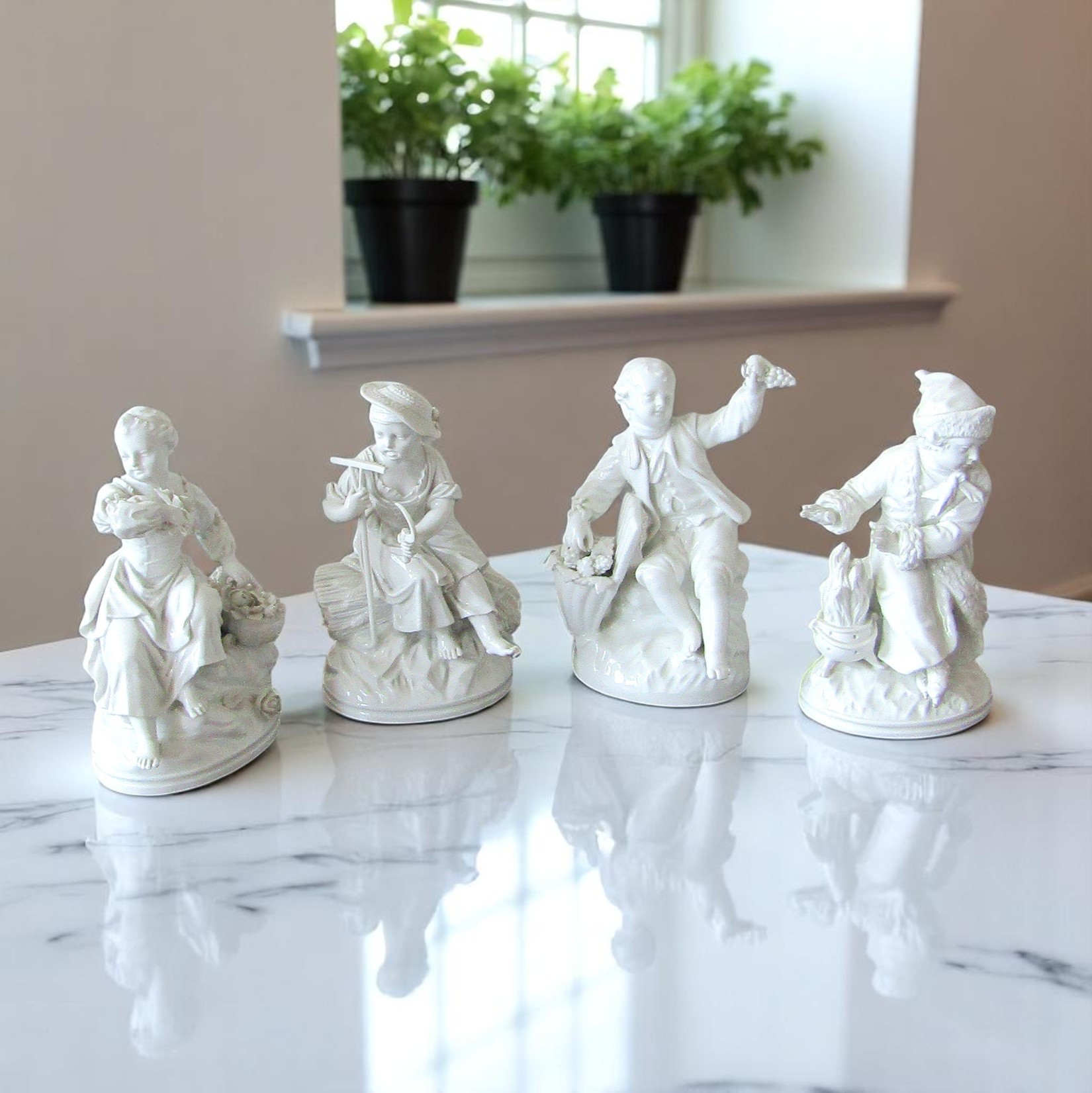 Berlin. 4 figures en porcelaine blanche représentant les 4 saisons, fin XIXe siècle