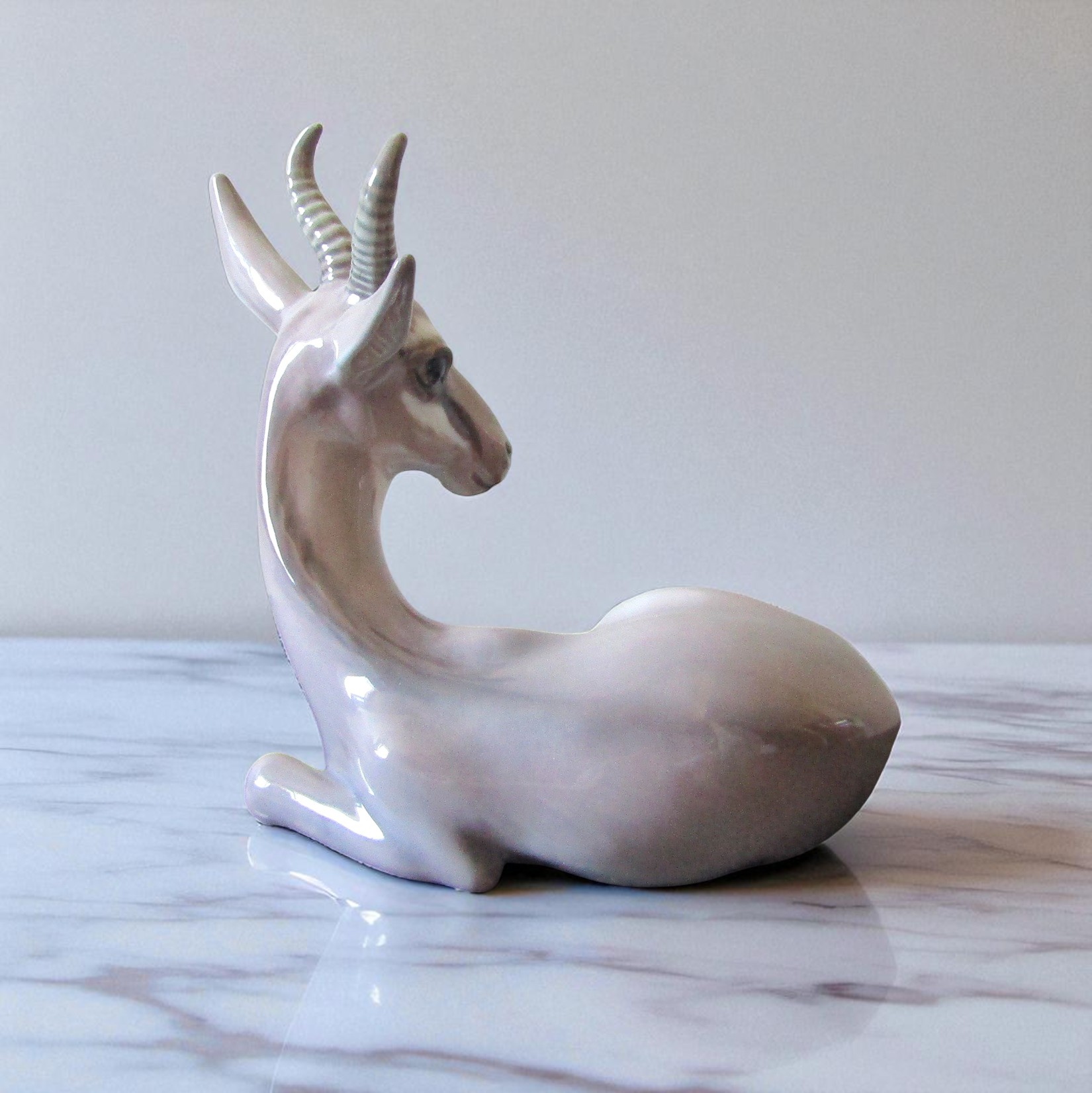 Dahl Jensen. Copenhagen. Figure en porcelaine représentant une antilope, 1237, XXe siècle
