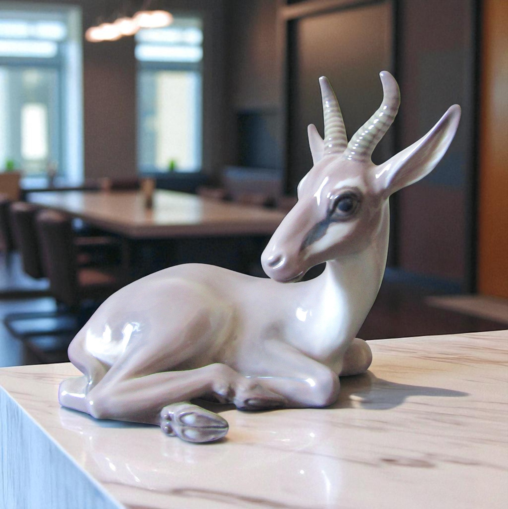 Dahl Jensen. Copenhagen. Figure en porcelaine représentant une antilope, 1237, XXe siècle