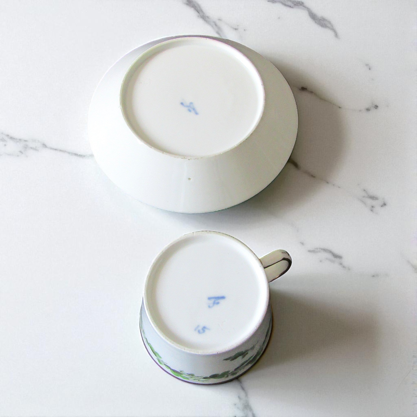 Fürstenberg. Tasse en porcelaine à décor de frises feuillues, fin XVIIIe siècle