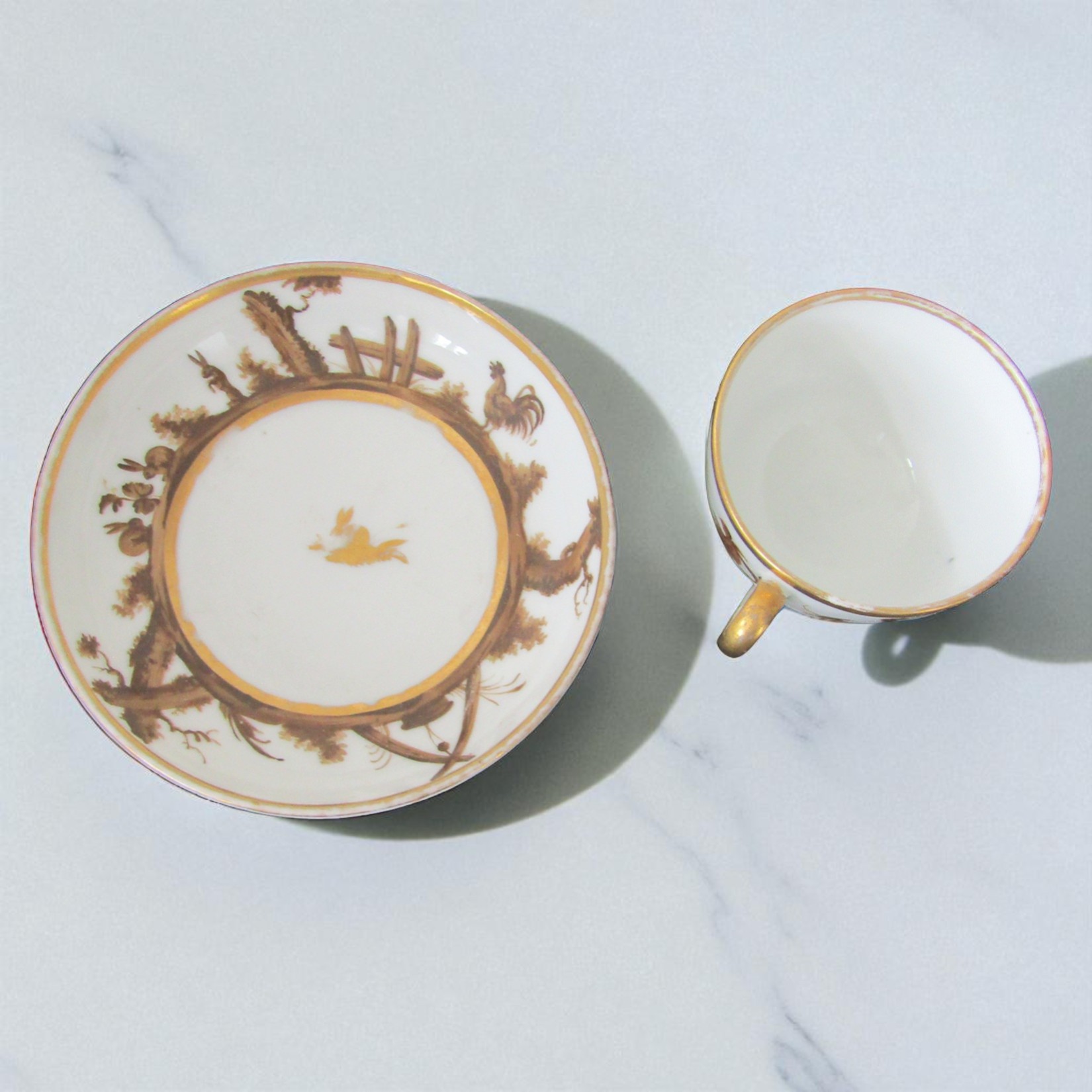 Paris. Attrib Locré. Tasse en porcelaine décor danimaux et enfants, début XIXe