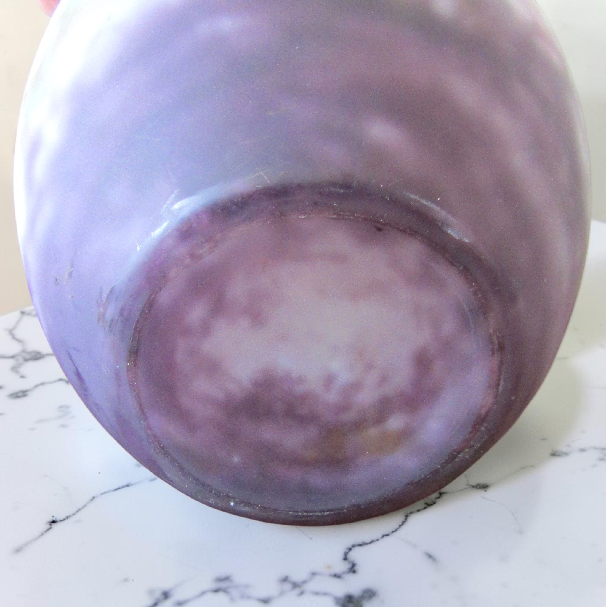 Delatte, Muller ? Vase en verre marmoréen décor de poudres colorées, début XXe