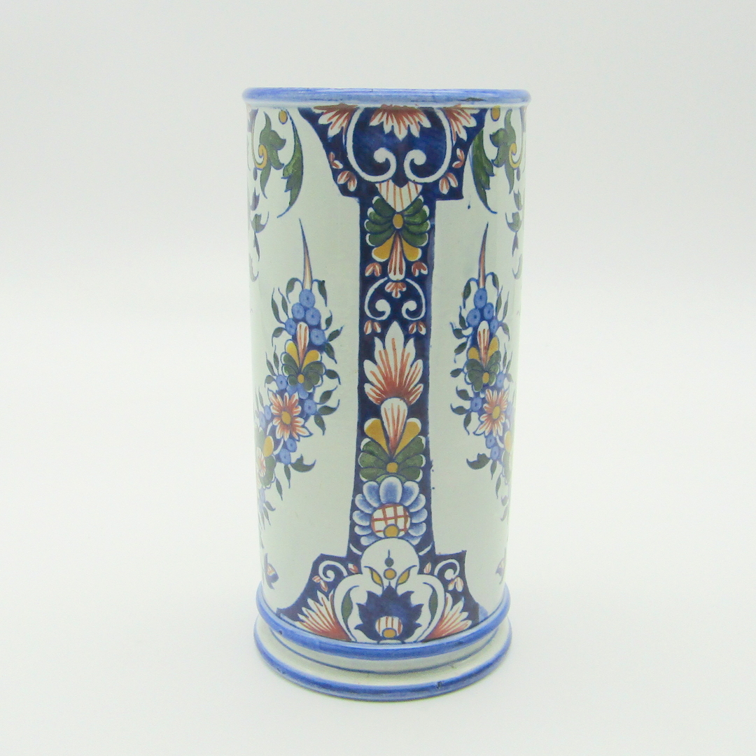 Gien. Vase rouleau en faïence décor Rouen, XIXe siècle