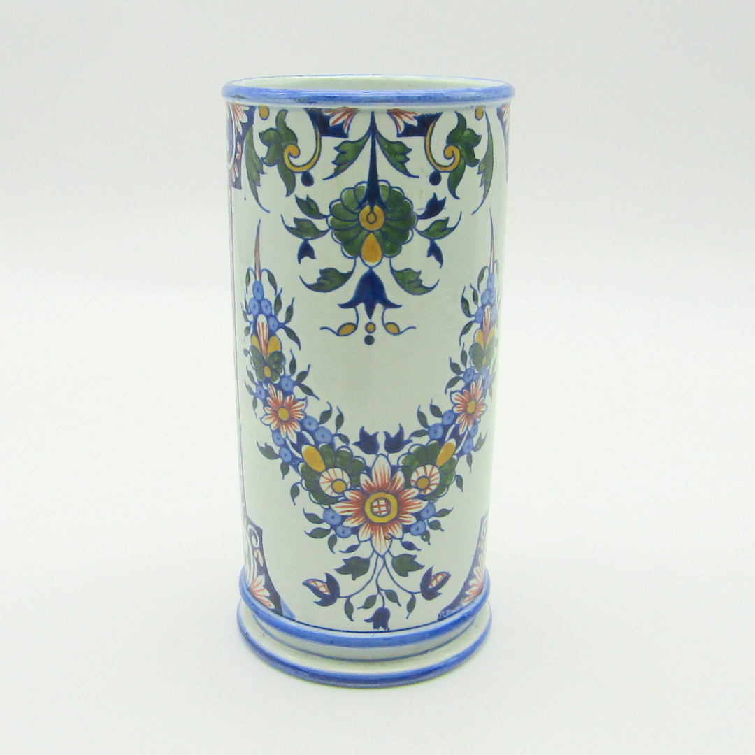 Gien. Vase rouleau en faïence décor Rouen, XIXe siècle