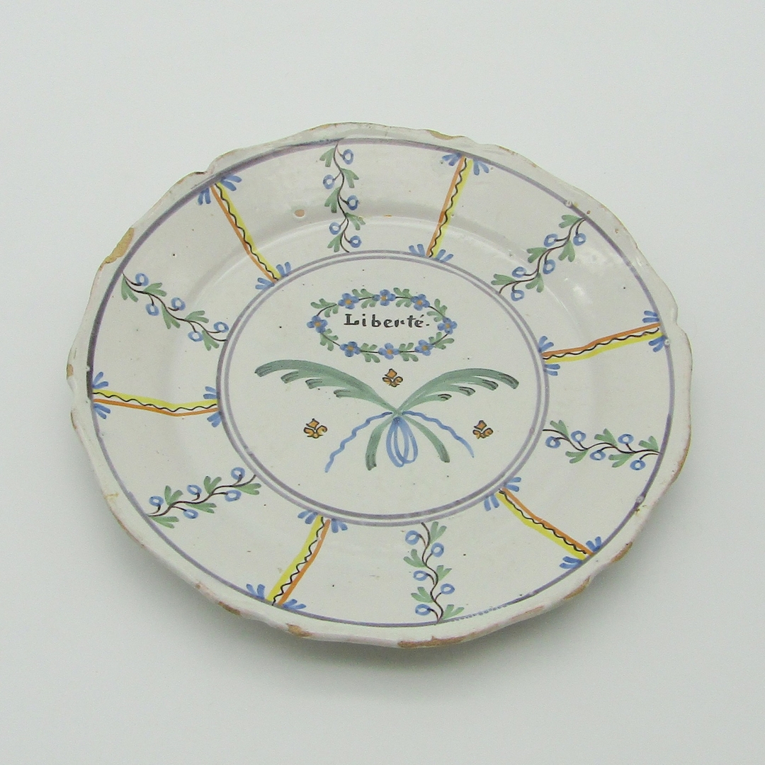 Assiette Ancienne Faïence De Nevers, Décor Révolutionnaire, XVIIIe Siècle