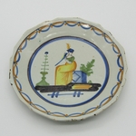 Nevers. Assiette en faïence à décor d'une femme et d'un oiseau, XVIIIe siècle