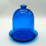 Cloche et plateau en verre soufflé bleu à décor d'étoiles gravées, XIXe