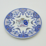 Gien. Assiette en faïence à décor polychrome d'armoiries, XIXe siècle (F)