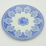 Gien. Assiette en faïence à décor en camaïeu bleu d'armoiries, XIXe siècle (N)