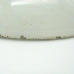 Japon. Plat en porcelaine décor de coqs et personnages, fin XIXe siècle