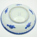 Japon. Arita. Plat en porcelaine à décor dun phœnix et de dragons, XIXe siècle