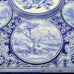 Creil Montereau. Plateau en faïence à décor camaïeu bleu de médaillons, XIXe