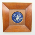 Limoges. A Barriere. Plaque ronde porcelaine décor d'un enfant en pâte sur pâte