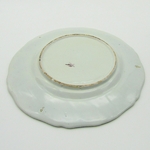 Desvres. Fourmaintraux Frères. Petit plat en faïence décor corbeille fleurie, XIXe siècle