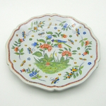 Desvres. Fourmaintraux. Assiette en faïence à décor polychrome d'un oiseau perché, XIXe siècle