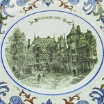 Gien. Plat en faïence présentant une vue du château de Gien, fin XIXe siècle