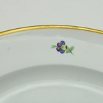 Niderviller. Plat en porcelaine à décor de personnages dans un paysage, XVIIIe siècle