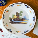 Nevers. Assiette en faïence décor fabrique bord d'une rivière, XVIIIe siècle [5]
