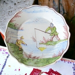 Nevers. Gabriel Montagnon. Assiette en faïence décor aux chinois, début XXe siècle