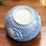 Japon. Arita. Coupe porcelaine à décor de fleurs et pieuvre en camaïeu bleu XIXe