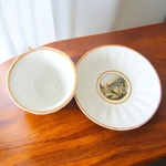 KPM Berlin. Tasse en porcelaine à décor polychrome de paysages, début XXe siècle