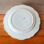 Quimper. Porquier Beau. Assiette en faïence à décor de bleuets et insecte, fin XIXe siècle