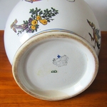Gien. Pichet à cidre faïence décor polychrome renaissance fond blanc, début XXe