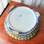 Gien. Coupe en faïence à bords ajourés à décor polychrome darmoiries, fin XIXe siècle