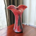 La Rochère. Vase en verre soufflé à bord ondulé à décor d'inclusions, XXe