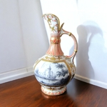 Limoges. Verseuse en porcelaine à décor de paysages en grisaille, XXe