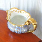 Paris. Pot à lait en porcelaine à décor polychrome doiseaux, XIXe siècle