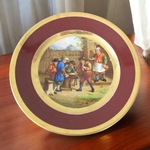 Bruxelles. Assiette en porcelaine à décor d'une scène de taverne, XIXe siècle