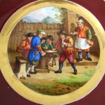 Bruxelles. Assiette en porcelaine à décor dune scène de taverne, XIXe siècle