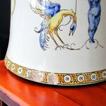 Gien. Paire de vases rouleaux en faïence décor Renaissance fond blanc, XIXe