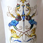 Gien. Paire de vases rouleaux en faïence décor Renaissance fond blanc, XIXe